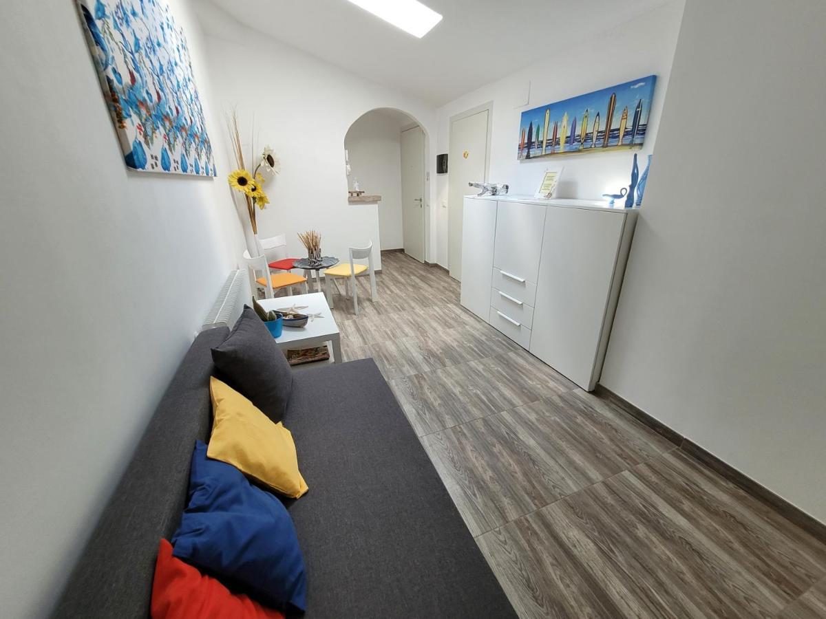Villa Sonia Apartment & Rooms ลินญาโน ซับเบียโดโร ภายนอก รูปภาพ