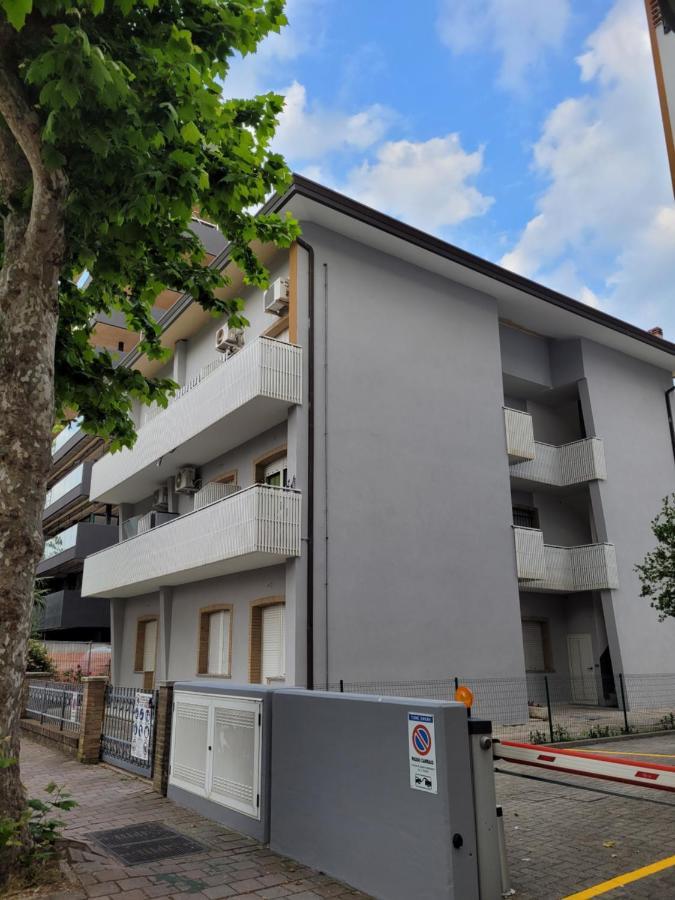 Villa Sonia Apartment & Rooms ลินญาโน ซับเบียโดโร ภายนอก รูปภาพ